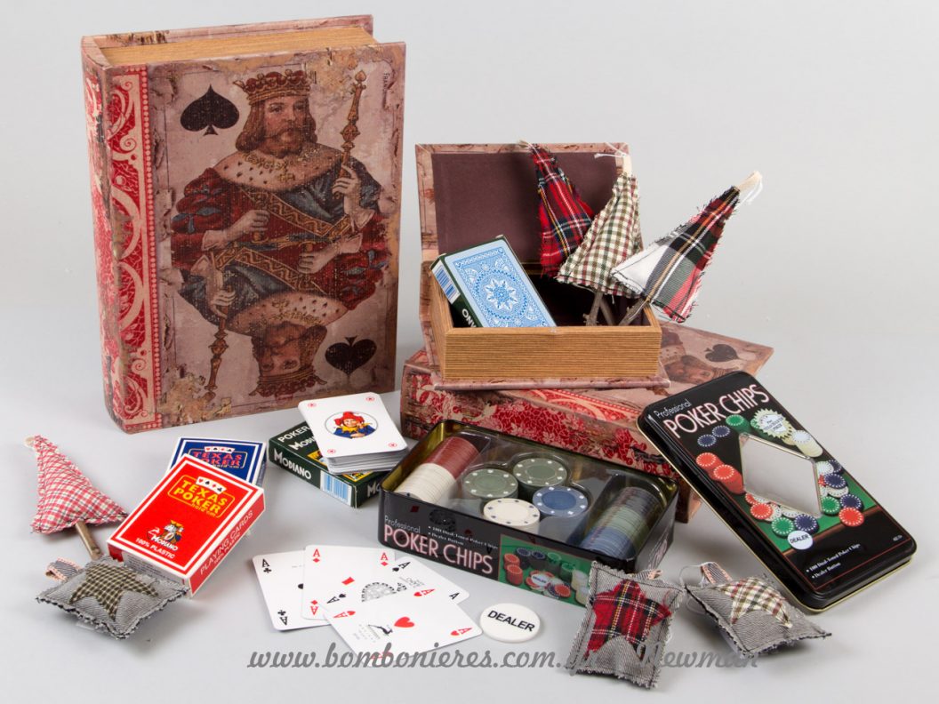 Σετ με βιβλία κουτιά, τράπουλες και μάρκες για πόκερ