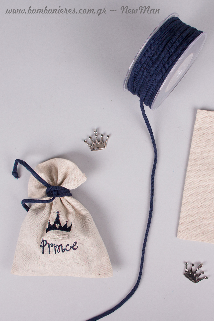 Κεντημένο πουγκί Prince (σε ναυτικό μπλε) και μεταλλική κορώνα αντικέ σε ασημί.