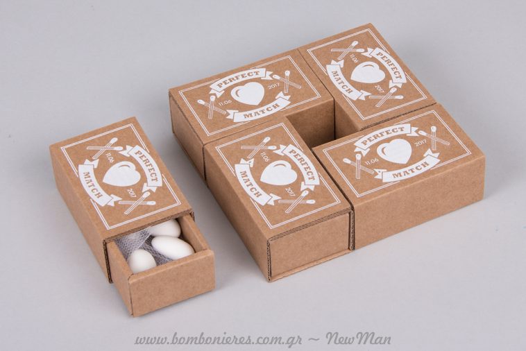 Μπομπονιέρα- συρταρωτό κουτί τύπου σπιρτόκουτο με τύπωμα Perfect Match (σπίρτα) και την ημερομηνία του γάμου σας.