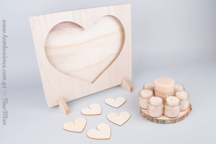 Ξύλινο ευχολόγιο με θέμα καρδιά (40 x 35cm) και ροδέλα ξύλου με 8 κεριά για ένα ρομαντικό Τραπέζι Ευχών.