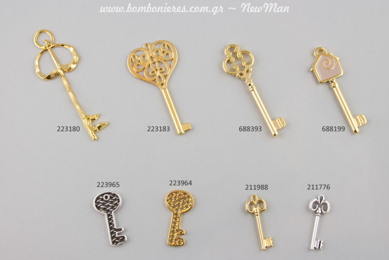 Τα συμβολικά κλειδιά διατίθενται σε 6 διαφορετικά σχέδια: βυζαντινό, σφυρήλατο, πλεκτό, με σμάλτο και χρώμα, και σε 2 εντυπωσιακά γυαλιστερές χρυσαφένιες αποχρώσεις.