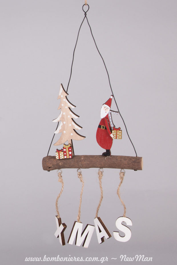 Στολίδι Xmas με κομμάτι ξύλου, πάνω στο οποίο βρίσκεται Αγ. Βασίλης και χριστουγεννιάτικο δέντρο μινιατούρα με δωράκια.