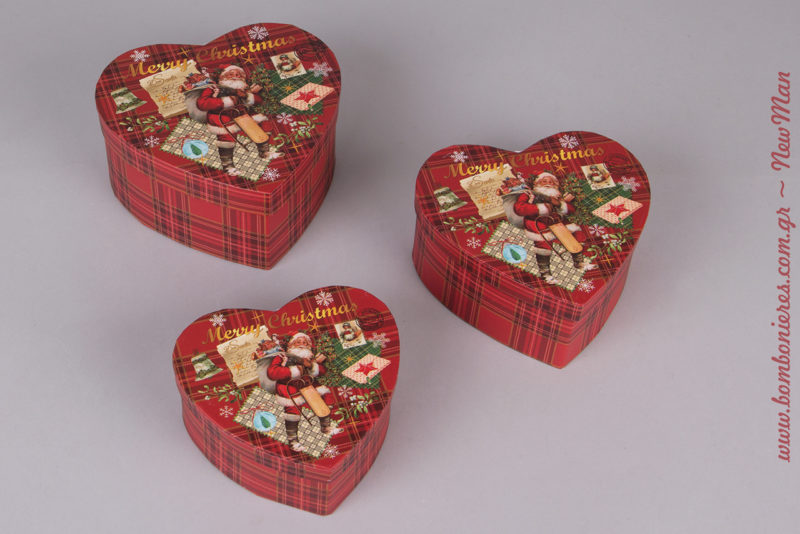 Χάρτινα καρό κουτιά σε σχήμα καρδιάς γιατί αγαπάμε τα Χριστούγεννα, τον Αγ. Βασίλη και το υπέροχο πνεύμα των γιορτών (11x11x5cm, 13x13x6cm, 15x15x7cm).