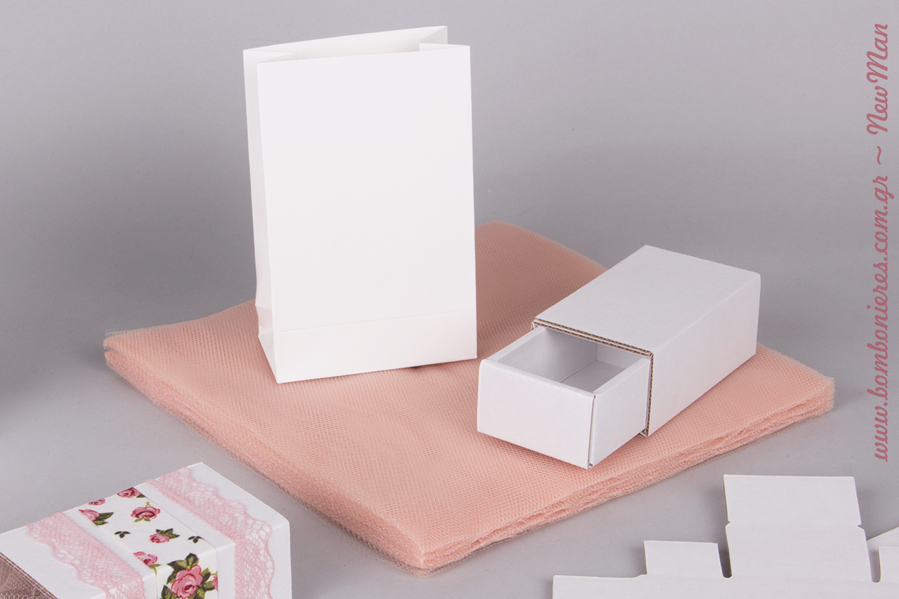 Μίνι φάκελος σε λευκό & συρταρωτό κουτί (τύπου σπιρτόκουτο) παραγωγής Newman, για μπομπονιέρες που θα κλέψουν τις εντυπώσεις.