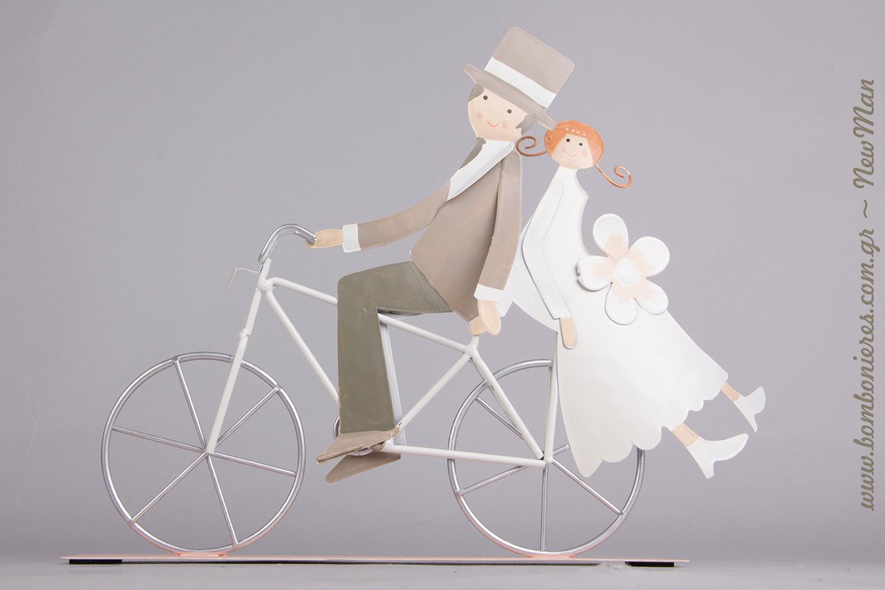 Μεταλλικός Γαμπρός + Νύφη σε ποδήλατο (20cm) για τα centerpieces της γαμήλιας δεξίωσης ή για τη διακόσμηση και το στολισμό σας.