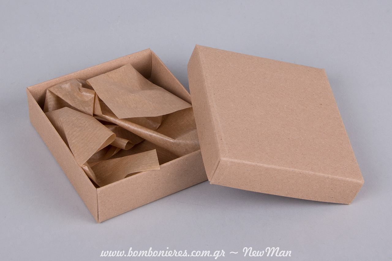 Κουτί kraft με χαρτί αφής (90 x 105 x 30mm) σε φυσική απόχρωση για τις μπομπονιέρες του γάμου σας.